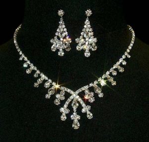 You can find breathtaking vintage wedding jewelry at auctions, jewelry stores or among your own family members.