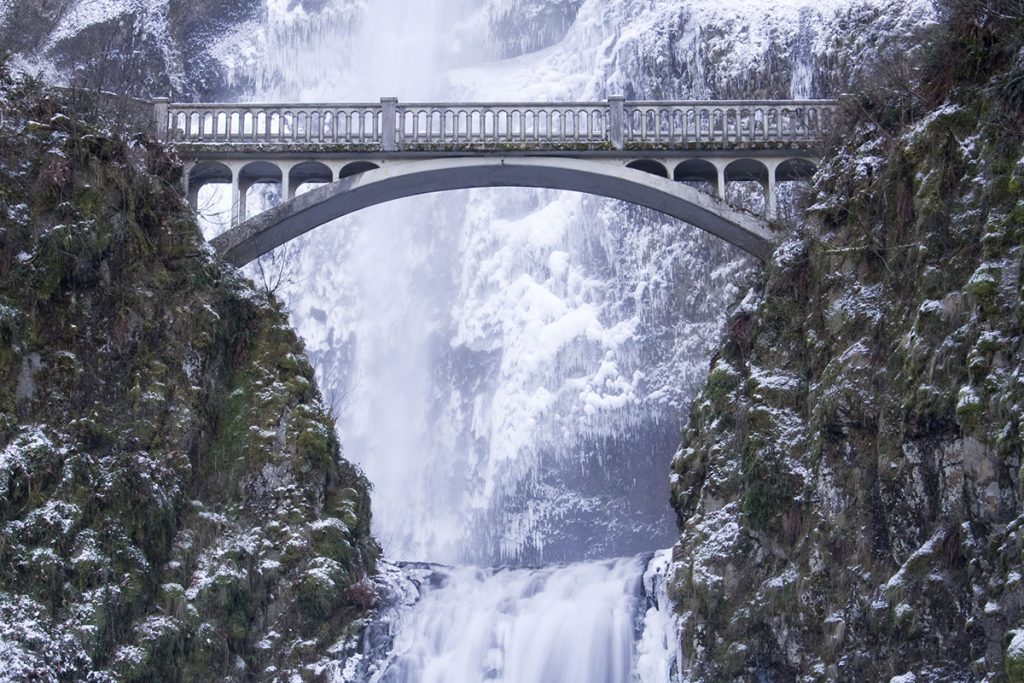 Multnomah Falls – Oregon Engagement