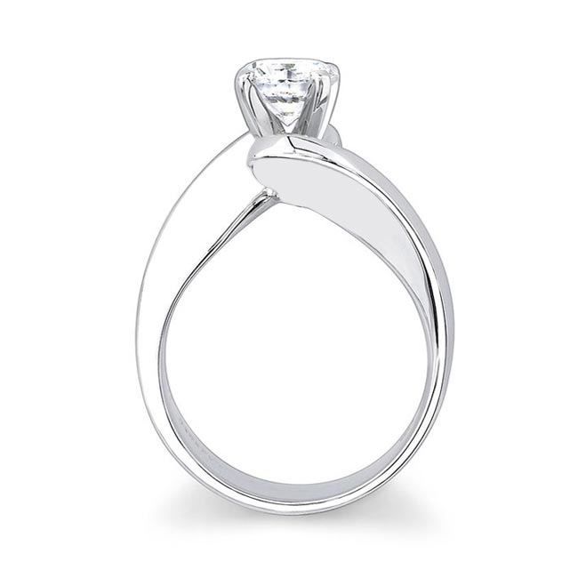  Curving Round Solitaire Ring Image 2