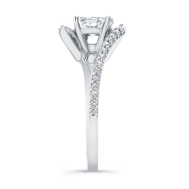 Platinum Oval Diamond Ring Image 2