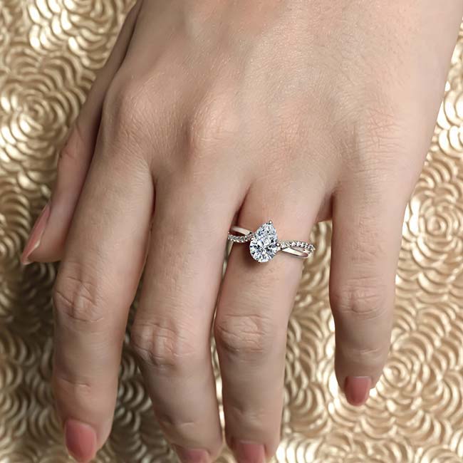 Afm oogopslag Toeschouwer 14K White Gold Pear Shaped Engagement Ring With Twisted Band | Barkev's