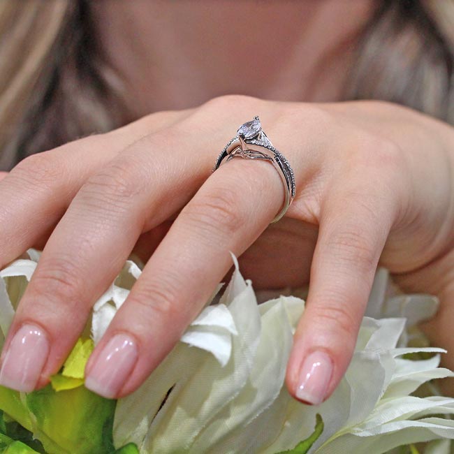  1 Carat Marquise Diamond Ring Image 5