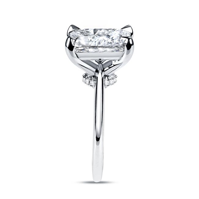 Platinum 5 Carat Radiant Cut Diamond Ring Image 3
