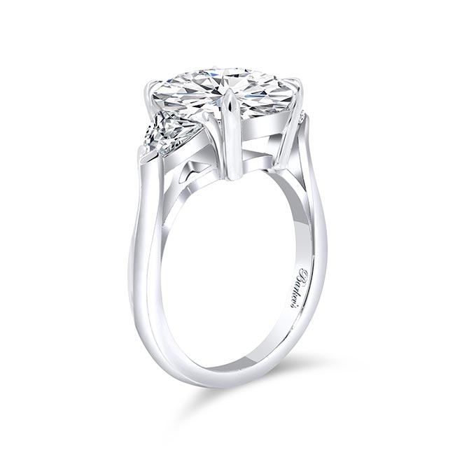 Platinum 3.5 Carat Emerald Cut Diamond Ring Image 2