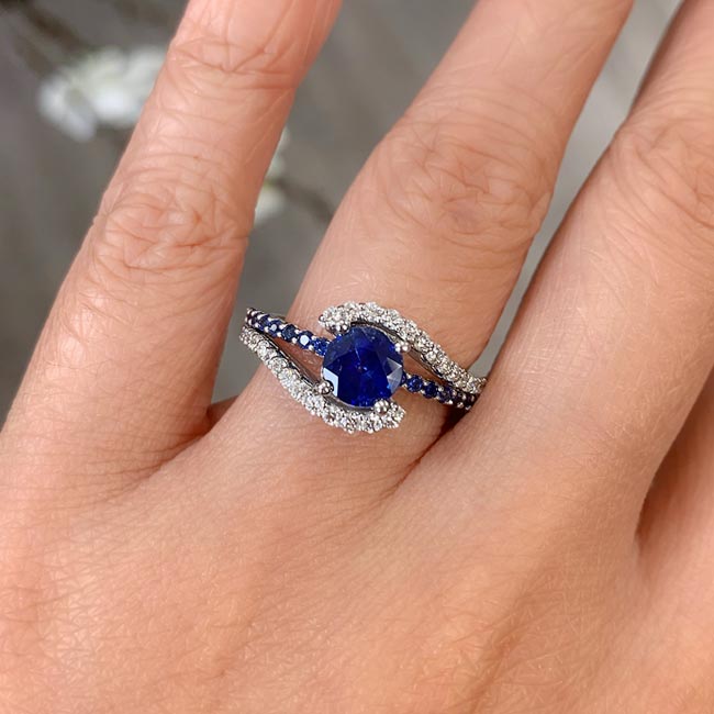 1 Carat Sapphire Ring Image 3
